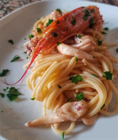 Spaghetti con Calamari e Gamberi