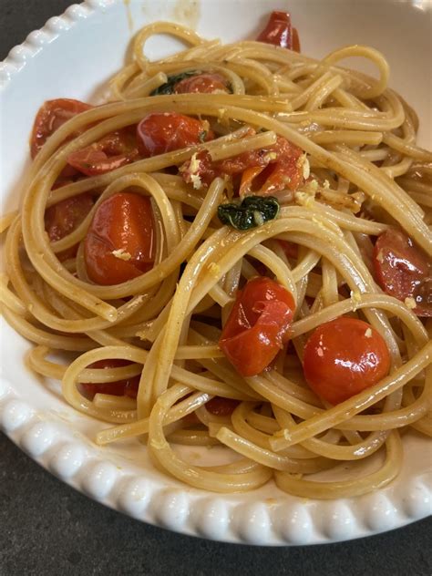 Spaghetti con Colatura di Alici e Pomodorini