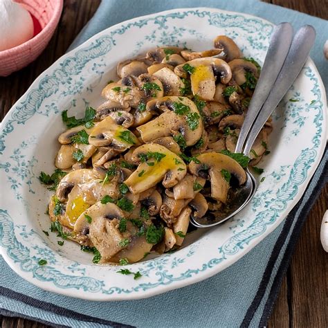 Spaghetti con Funghi Trifolati