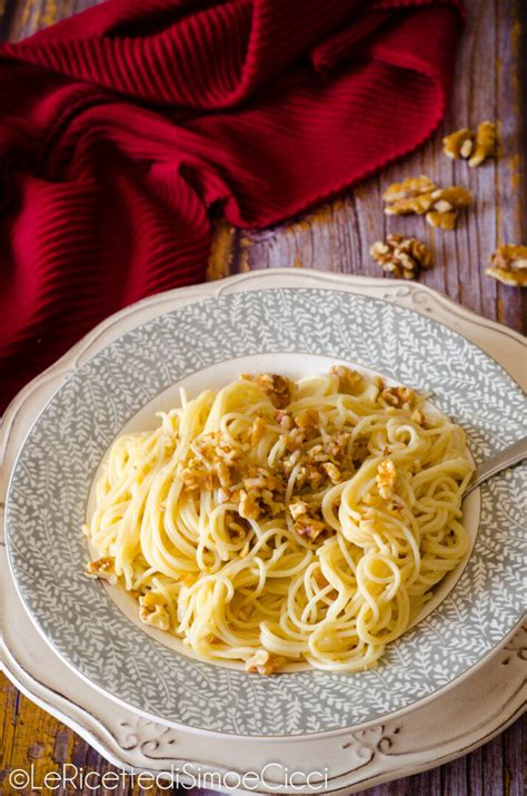 Spaghetti con Noci e Pangrattato