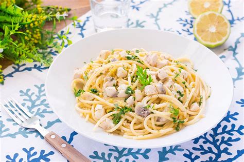 Spaghetti con Pesce Spada e Pistacchi