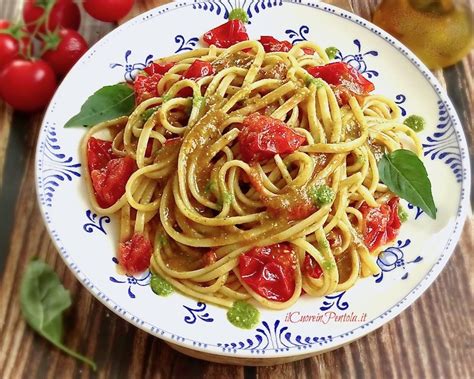 Spaghetti con Pesto e Pomodorini