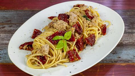 Spaghetti con Pomodori Secchi