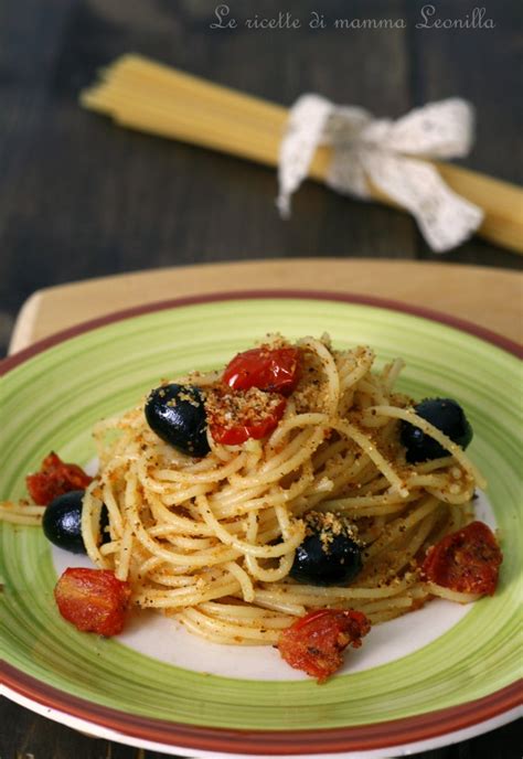 Spaghetti con Pomodorini, Olive e Pangrattato