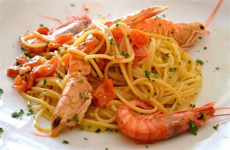 Spaghetti con Scampi e Pomodorini