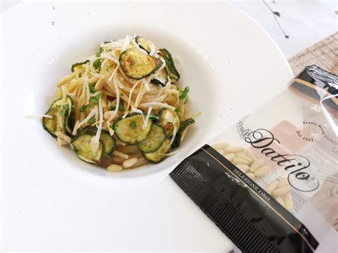 Spaghetti con Zucchine Fritte, Pinoli e Ricotta Salata