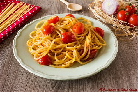 Spaghetti con bottarga di tonno e pomodorini