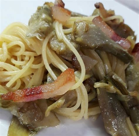 Spaghetti con carciofi e guanciale