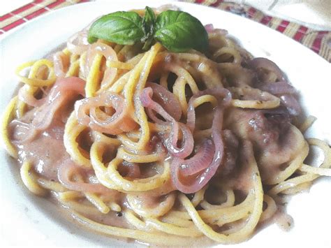 Spaghetti con cipolle e origano
