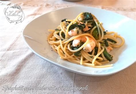 Spaghetti con gamberetti e spinaci