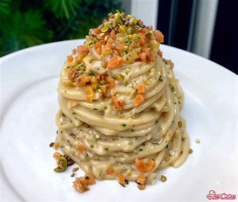 Spaghetti con salmone e crema di parmigiano