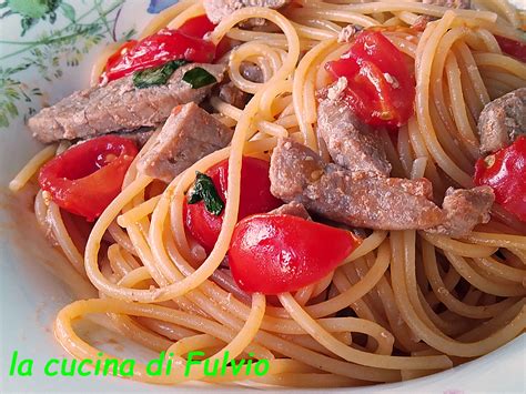 Spaghetti con tonno fresco e pomodorini