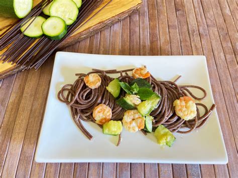 Spaghetti di Riso Venere con Pesto