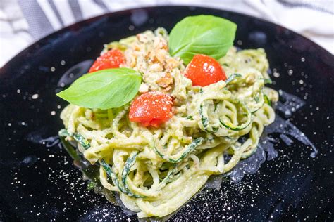 Spaghetti di Zucchine con Pesto di Avocado