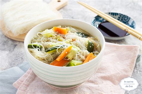 Spaghetti di riso in brodo