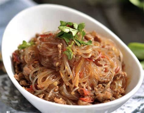 Spaghetti di soia alla piastra con carne