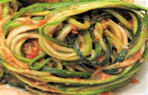 Spaghetti di zucchine al pomodoro