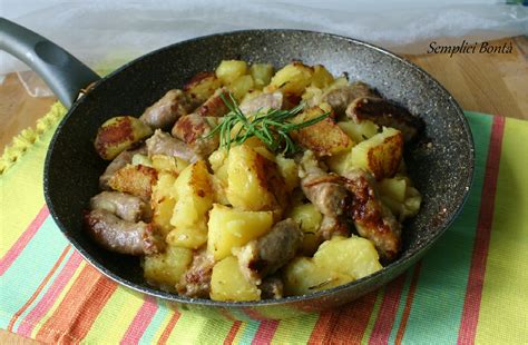 Spezzatino di Salsiccia e Patate in Padella