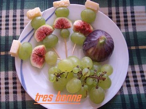 Spiedini di frutta e formaggio