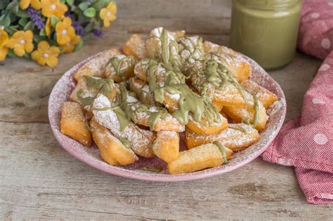 Straccetti di Carnevale al Pistacchio