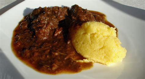 Stufato di cinghiale con polenta