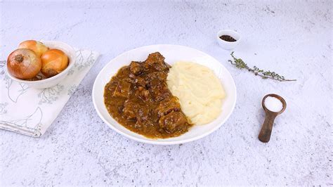 Stufato di manzo con sedano rapa e purè di patate