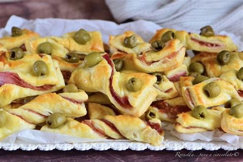 Stuzzichini di Pasta Sfoglia con Prosciutto e Olive