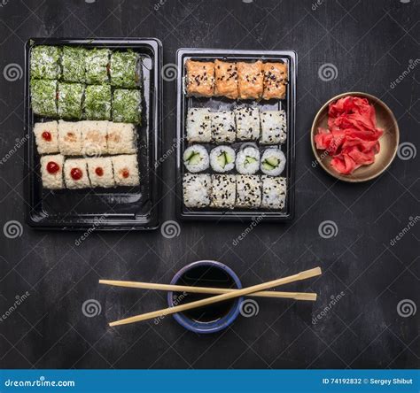 Sushi con vari ingredienti