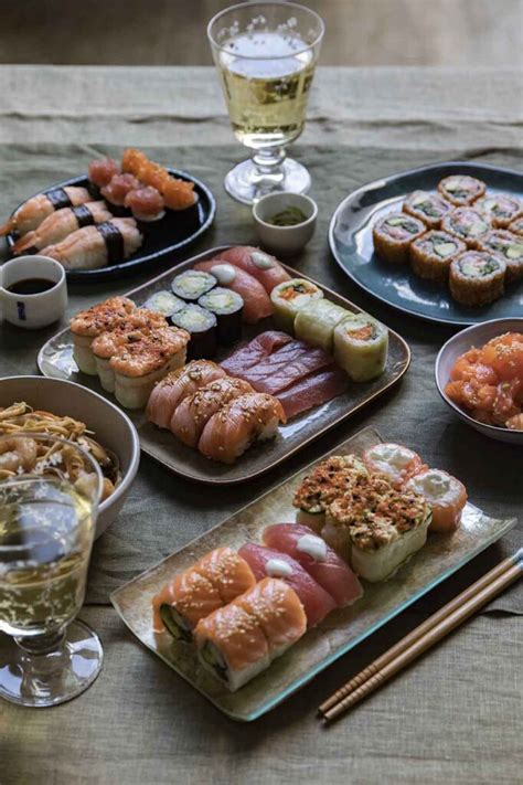 Sushi e birra a tavola