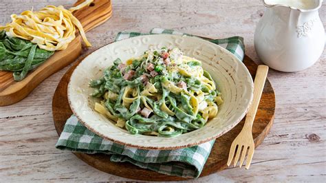 Tagliatelle Paglia e Fieno