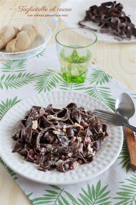 Tagliatelle al cacao con condimento