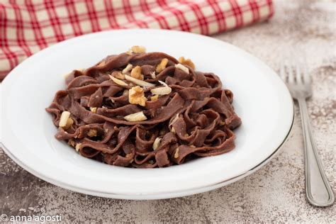 Tagliatelle al cacao con gorgonzola e noci