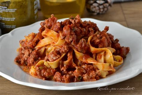 Tagliatelle al ragù di salsiccia