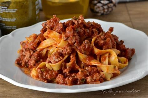Tagliatelle al ragù di salsiccia alla siciliana