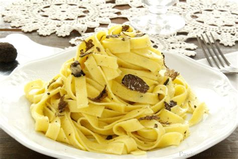 Tagliatelle al tartufo bianchetto