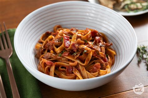 Tagliatelle con Porcini e Guanciale