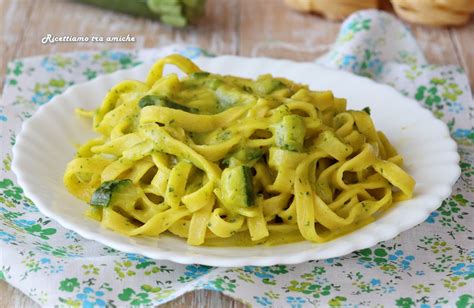 Tagliatelle con zucchine e zafferano