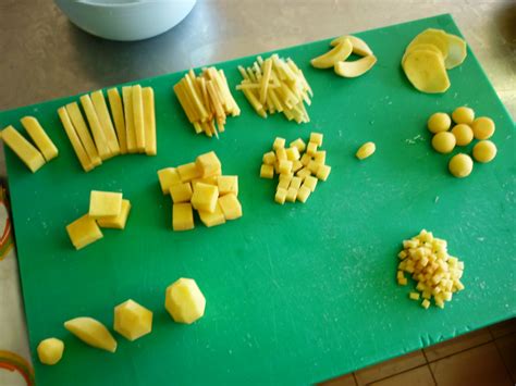 Taglio delle patate a bastoncino