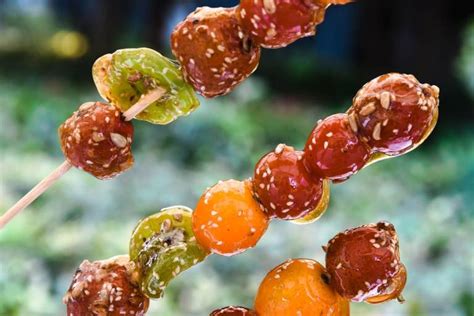 Tanghulu: Spiedini di frutta caramellata