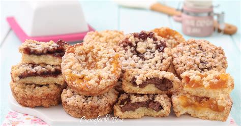 Tartellette di biscotti sbriciolati con marmellata