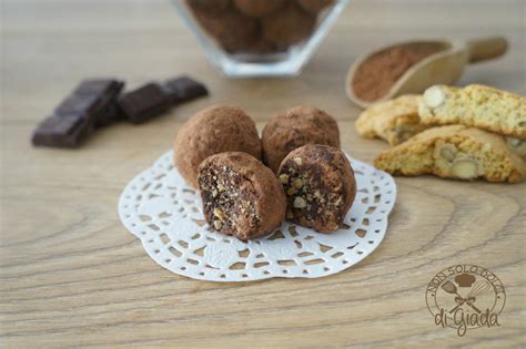Tartufi al cioccolato con biscotti