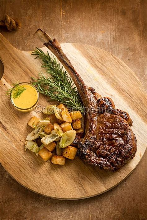 Tomahawk con patate al cartoccio