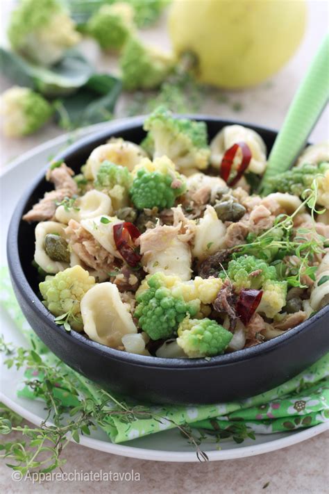 Tonno, capperi e acciughe tritati