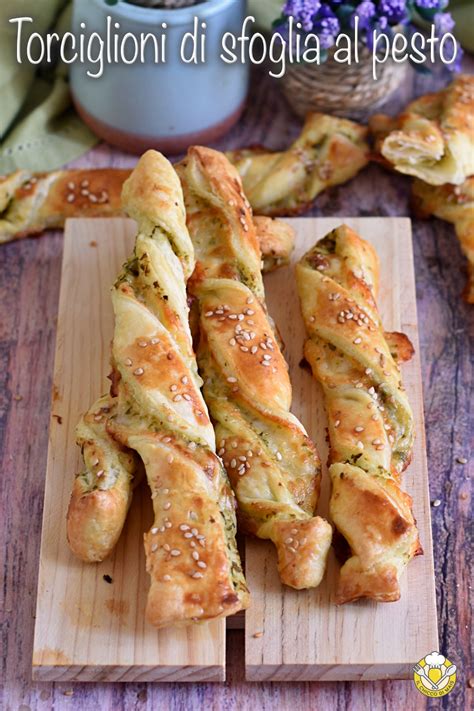 Torciglioni di pasta sfoglia con speck e formaggio