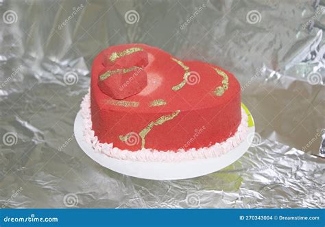Torta a forma di cuore rossa