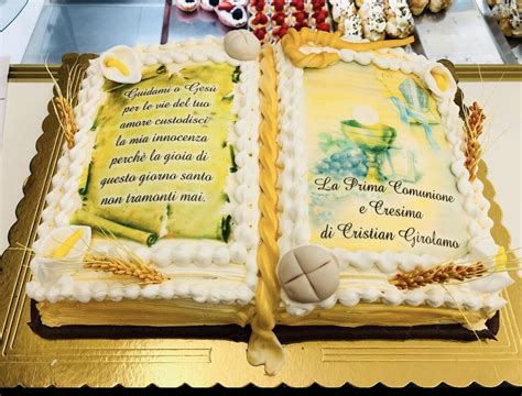 Torta a forma di libro per la Prima Comunione