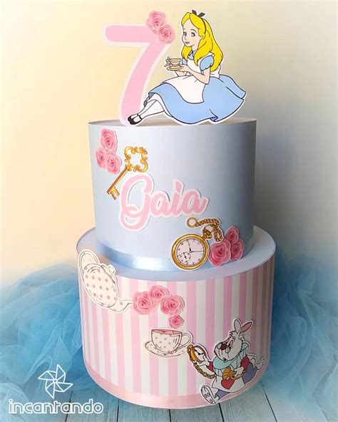 Torta a tema Alice nel Paese delle Meraviglie