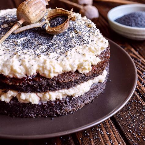 Torta ai Semi di Papavero con Glassa
