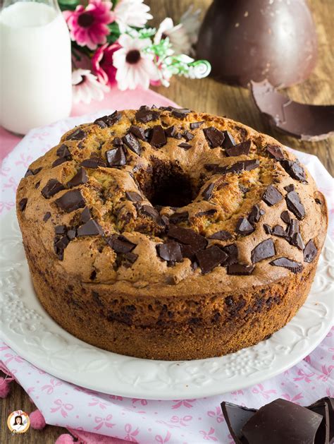 Torta al cioccolato con cioccolato delle uova di Pasqua