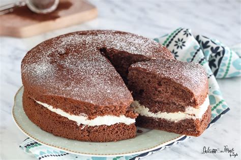 Torta al cioccolato con panna